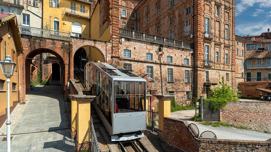 una funivia e 12 meridiane: in piemonte per scoprire la città a doppio livello