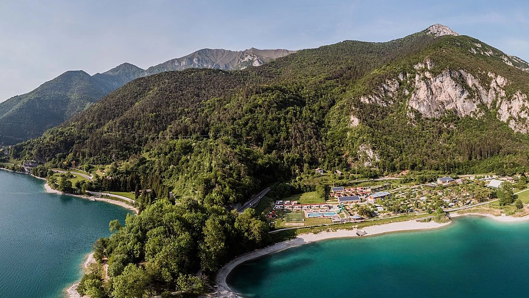 una valle attraversata da torrenti e cascate: il paradiso verde nascosto sopra il lago di garda