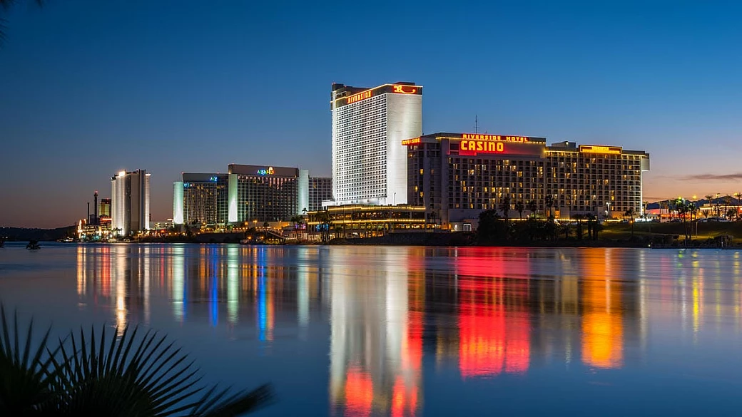 una las vegas sul fiume, ma perfetta per tutta la famiglia: qui troverai auto d'epoca e casinò