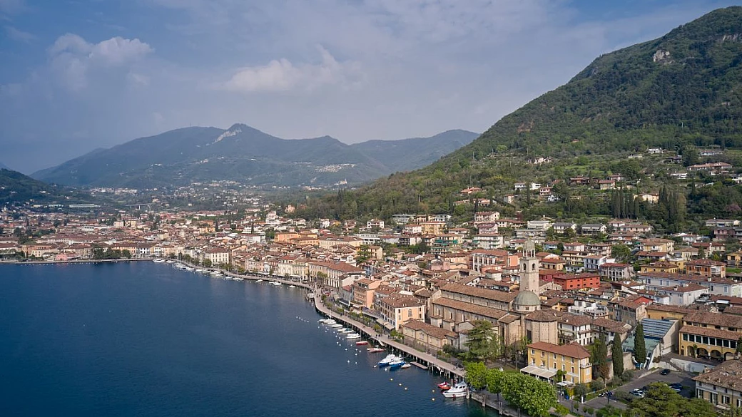 la perla della lombardia è il borgo 'di riviera' dove il lago regala degli scenari di imperdibile eleganza