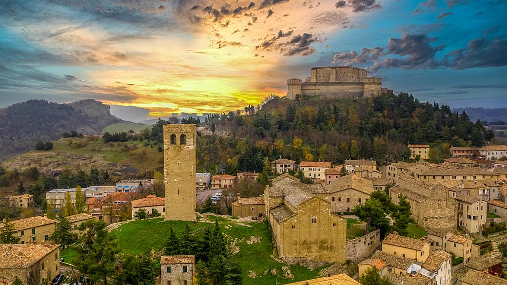 un agosto alternativo alla scoperta dei 10 borghi più belli della romagna