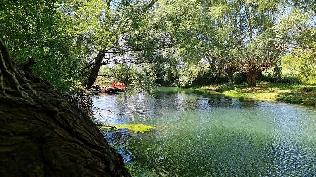 abruzzo, qui c'è il fiume più pulito d'europa: ci puoi anche navigare in canoa fino alle sorgenti