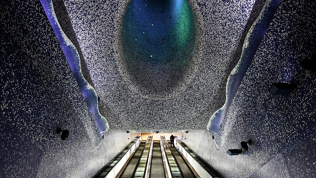 la metropolitana di napoli e le 20 stazioni-museo che l'hanno resa leggendaria