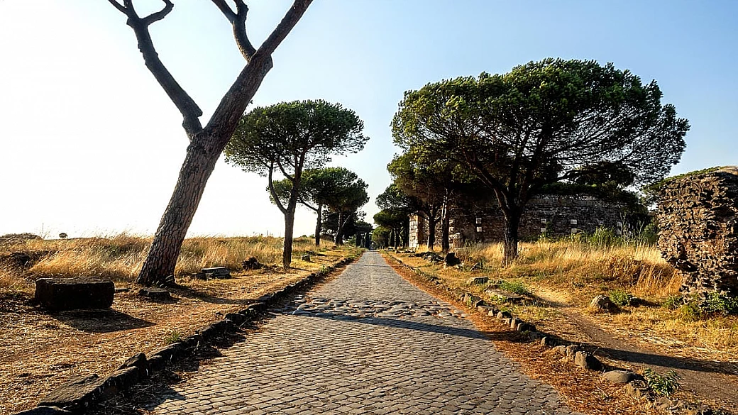 in cammino sulla via appia: numeri, storia e segreti della prima autostrada della storia