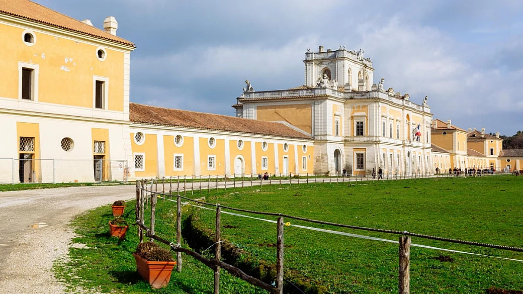 dimenticata per decenni, la piccola caserta del sud italia è l'incredibile reggia tornata al suo antico splendore