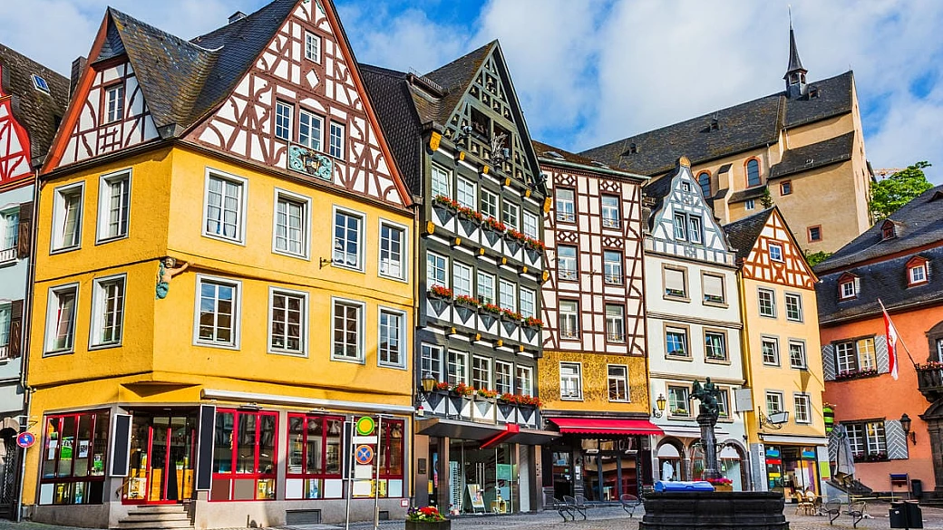 in germania c'è un borgo delle fiabe dove le case sono fatte di legno: è un piccolo angolo di meraviglia