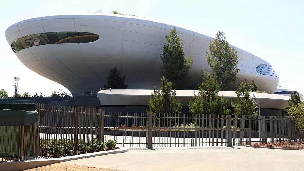 il museo di george lucas a los angeles che somiglia all'astronave di star wars