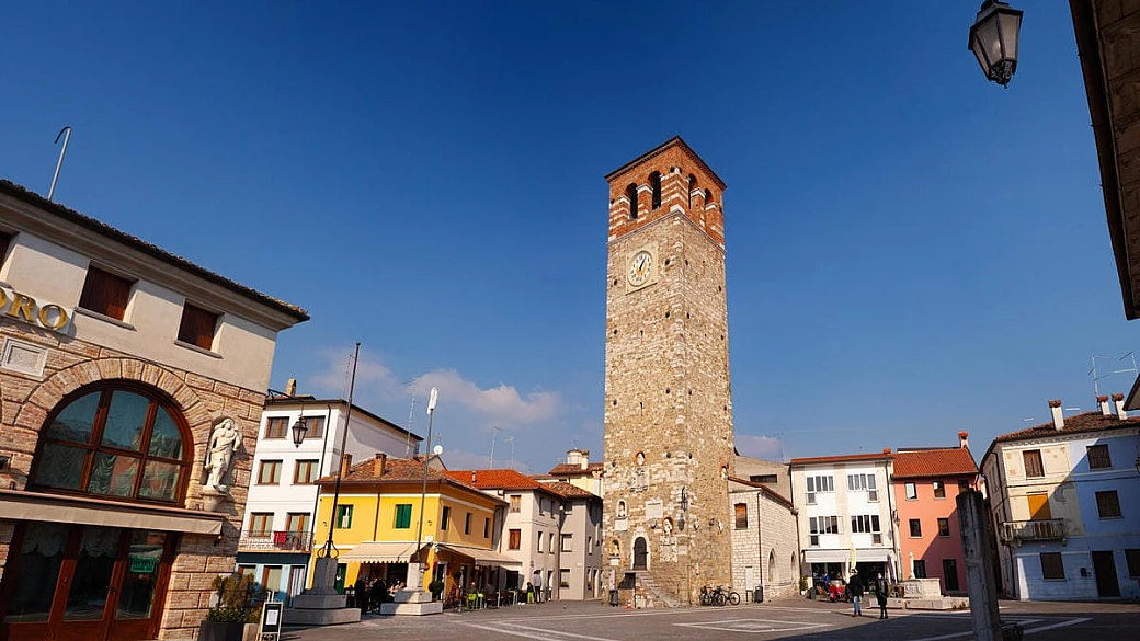 incastonato nella laguna, c'è un borgo di pescatori dove il tempo si è fermato a 100 anni fa
