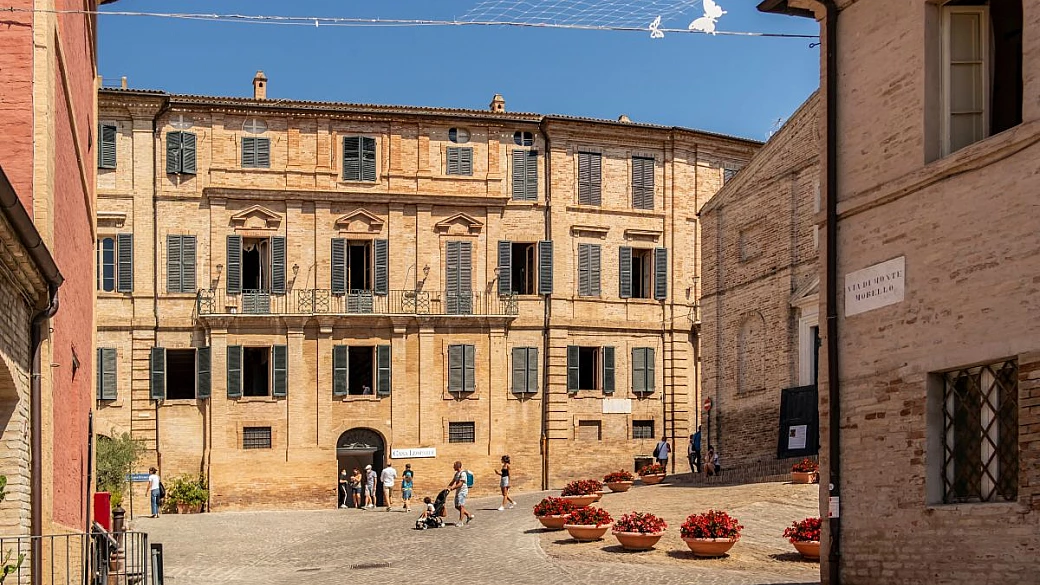 il borgo più 'poetico' delle marche: l'antica casa dello scrittore divenuto un simbolo dell'800 italiano