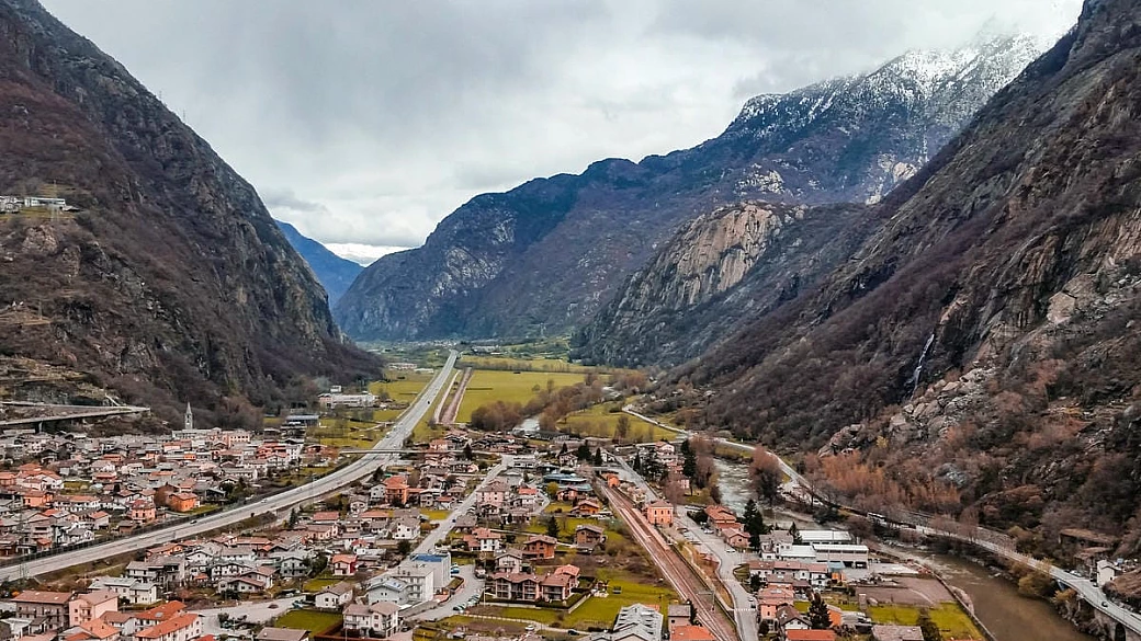 la valle d'aosta, chambave e i suoi vini pregiati: quando l'assaggio diventa un'esperienza sensoriale