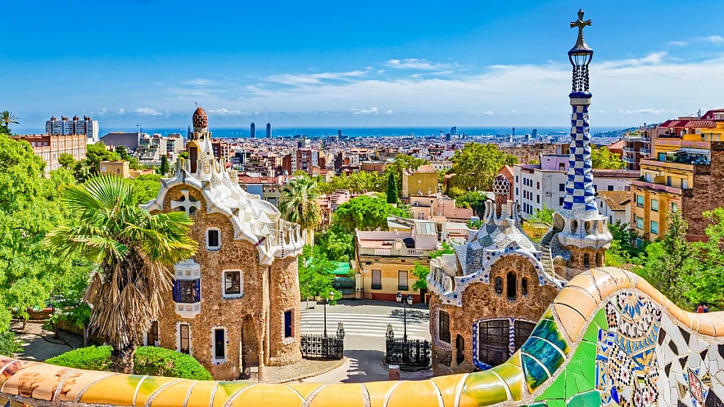voli a 30 euro e free tour: 5 città della spagna per una fuga low-cost a ottobre