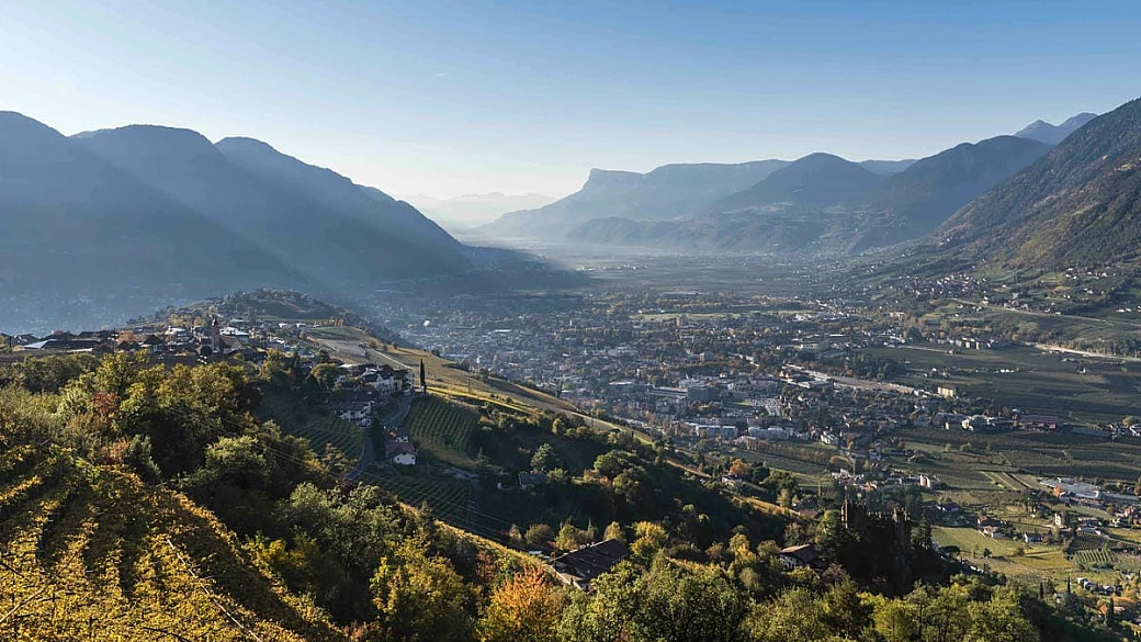 70 chilometri di sentieri e una seggiovia per veri coraggiosi: è l'angolo perfetto dell'alto adige da vivere in autunno