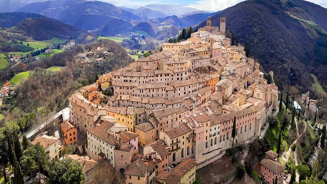un labirinto d'acqua e boschi secolari: l'oasi verde nel cuore d'italia che sembra uscita da una fiaba