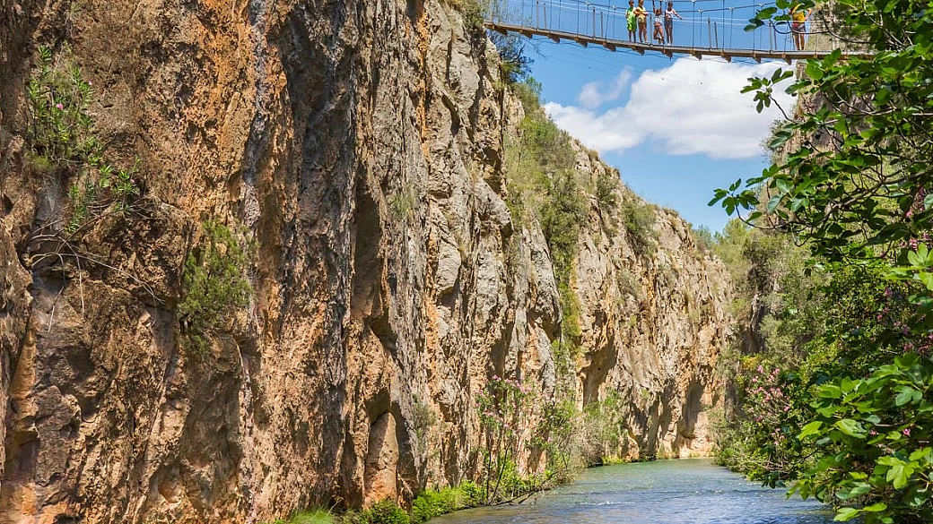 i 9 chilometri immersi nelle rocce che nessun italiano conosce: qui d'estate ci si fa anche il bagno