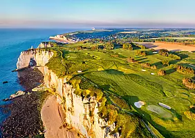 turistipercaso Aerial,Panorama,Of,Seaside,With,Chalk,Cliffs,At,Etretat,-