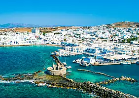 turistipercaso Ancient,Ruins,Of,Venetian,Castle,In,The,Harbor,Of,Naoussa