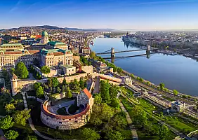 turistipercaso Budapest,,Hungary,-,Aerial,Panoramic,Skyline,View,Of,Buda,Castle