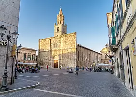turistipercaso Cathedral,Of,Atri,,Basilica,Of,Santa,Maria,Assunta,,National,Monument