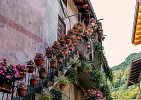 turistipercaso Colorful,Staircase,In,Bienno,,Italy.