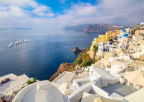turistipercaso Panoramic,View,Of,Santorini.,The,Famous,Town,Of,Oia,In