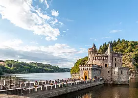 turistipercaso View,Of,The,Magnificent,Castle,Chateau,De,La,Roche,In