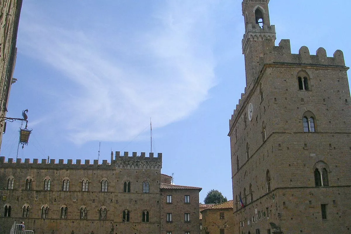 Garda, non solo un lago: le ville che raccontano u