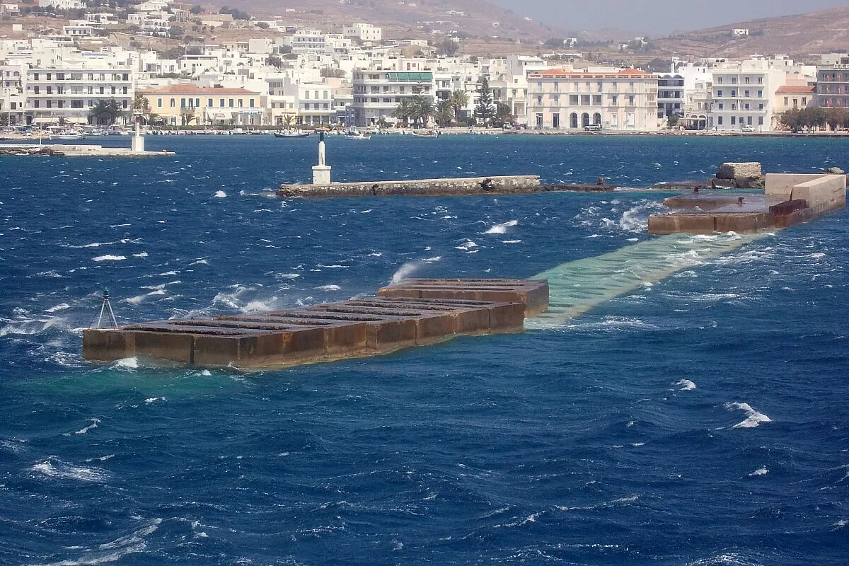 Tinos dal mare