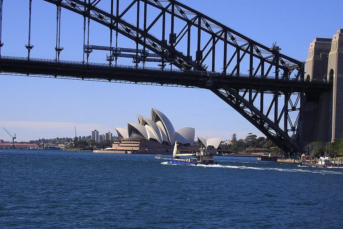 Australia-Nuova Zelanda in tre di con una nanetta di tre anni e mezzo
