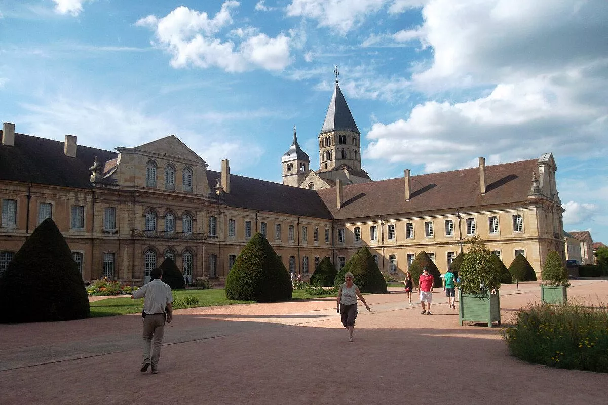 Abbazia di Cluny dal giardino (Borgogna del sud in bicicletta)