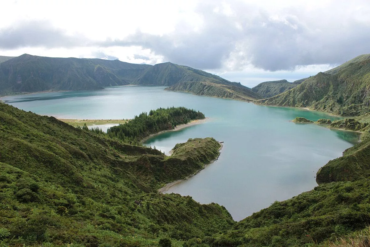 l'incantevole lago di lagoa do fogo