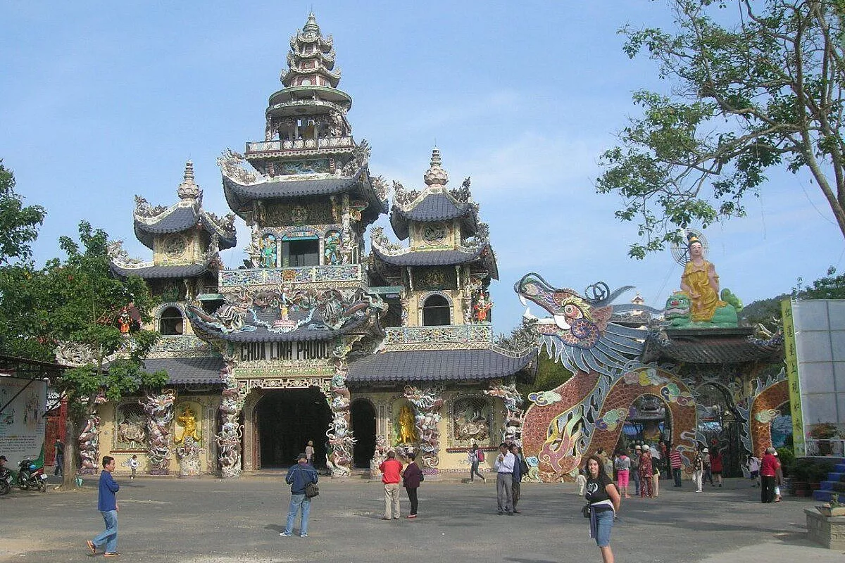 Vietnam-Pagoda di Chua Linh Phuoc