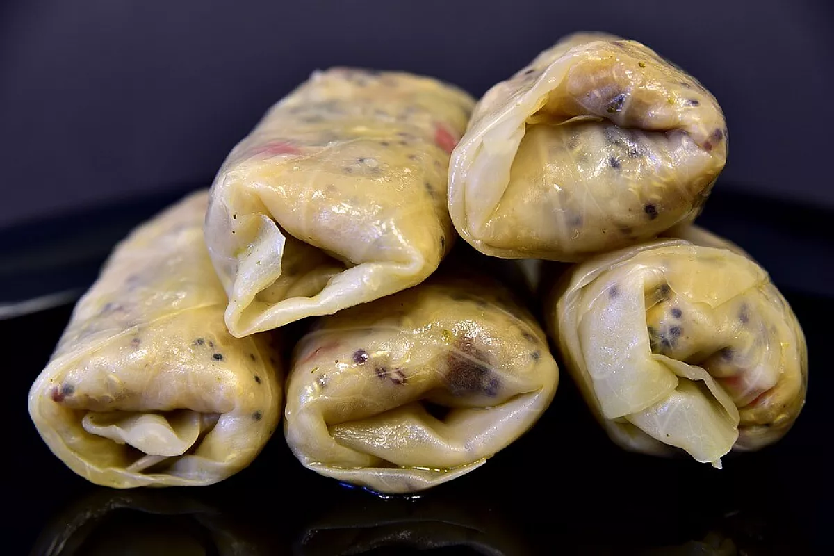Involtini di insalata belga alla salsa di groviera