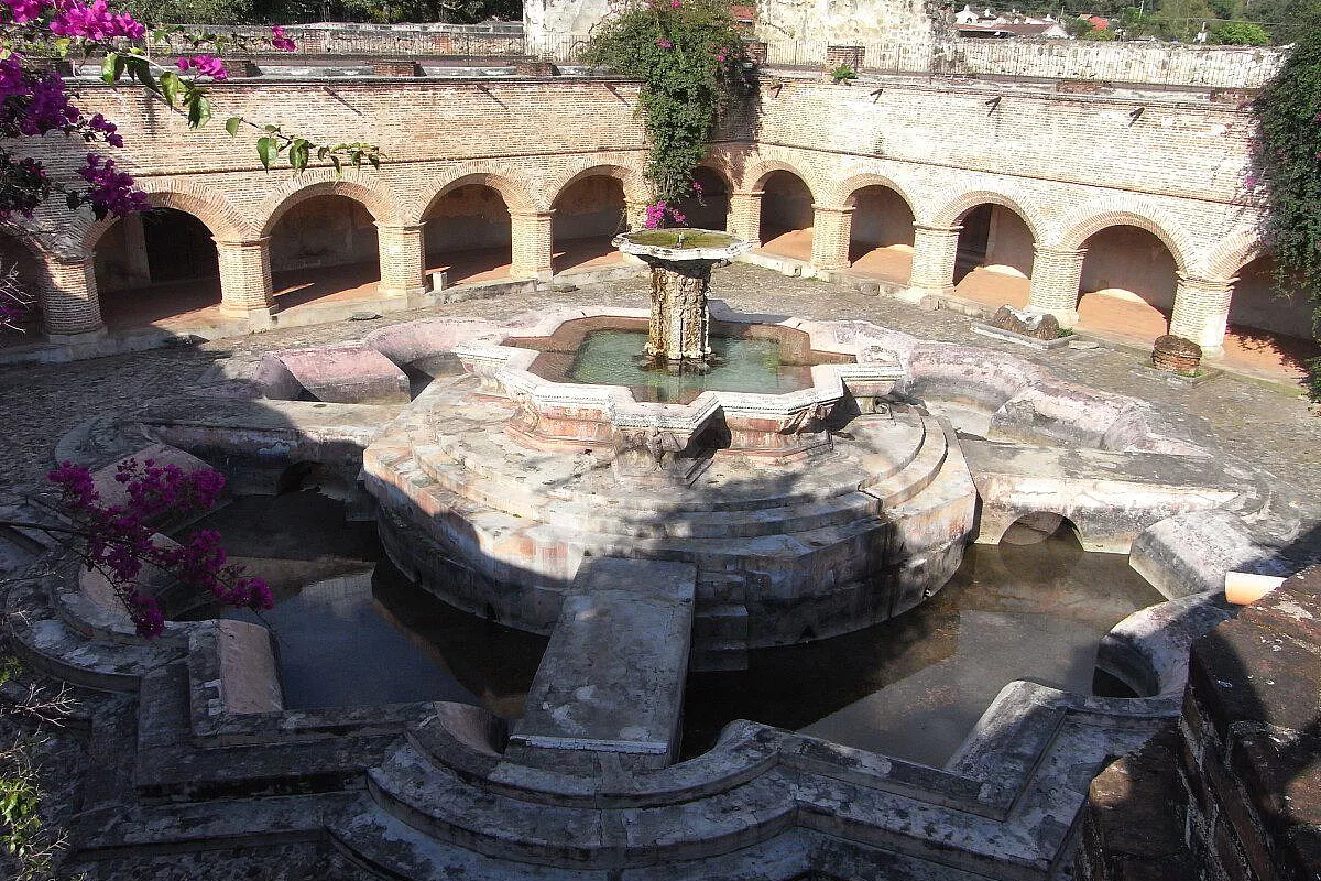 Antigua, Fuente de Pescados