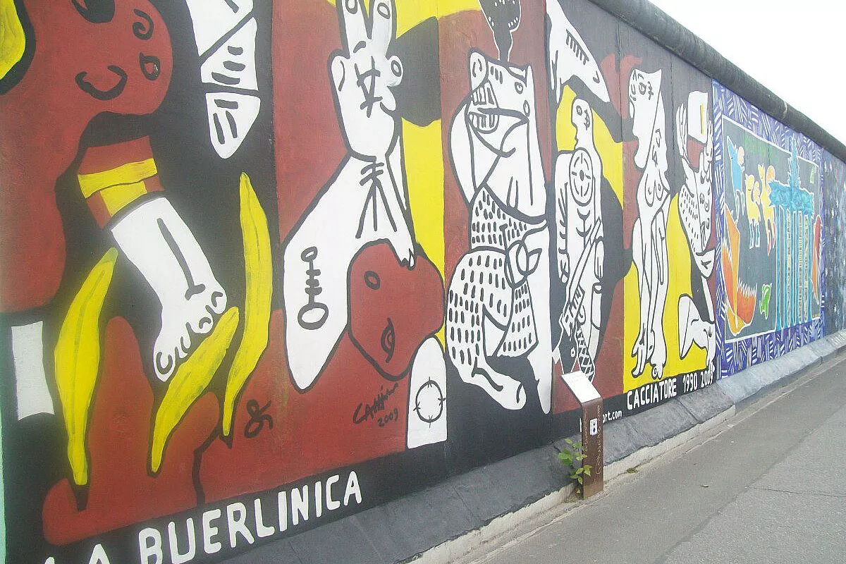 EAST SIDE GALLERY