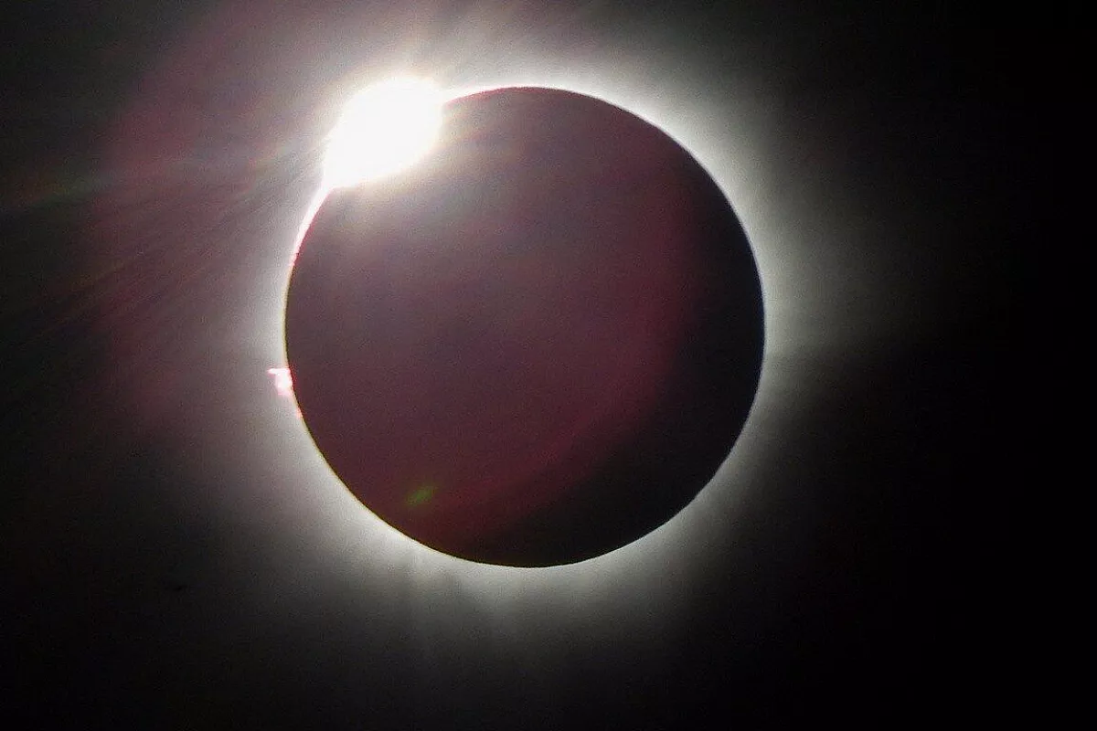 Eclisse totale Sole Balikpapan Indonesia