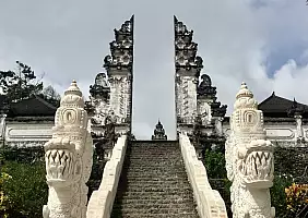 turistipercaso borobudur-h78ke