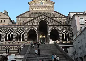 turistipercaso campania-tg1ua