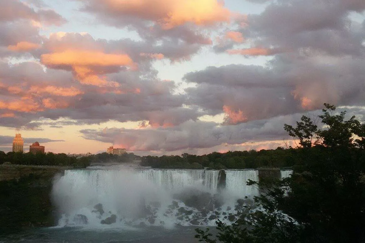 Cascate del Niagara al tramonto