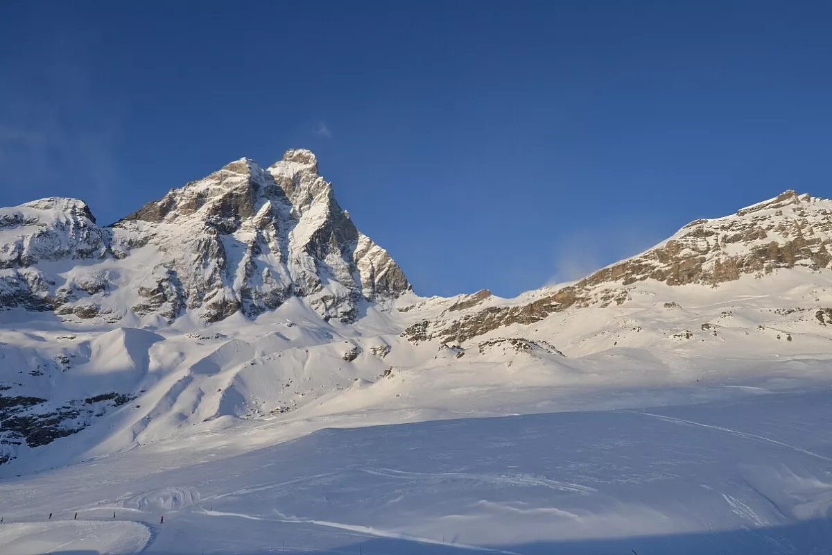 A Breuil-Cervinia si scia in notturna