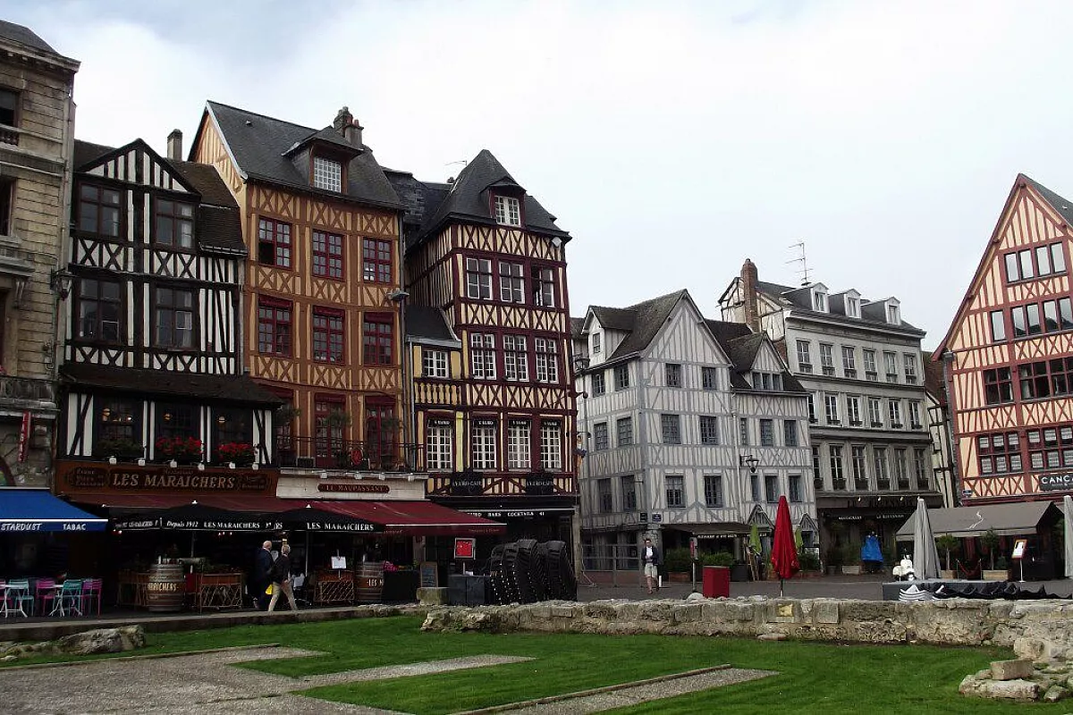 Piazza del Vecchio Mercato a Rouen