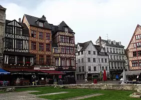 turistipercaso chez-mere-pourcel-a-dinan-dqhas