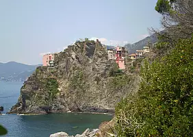 turistipercaso cinque-terre-quartiere-xwscf