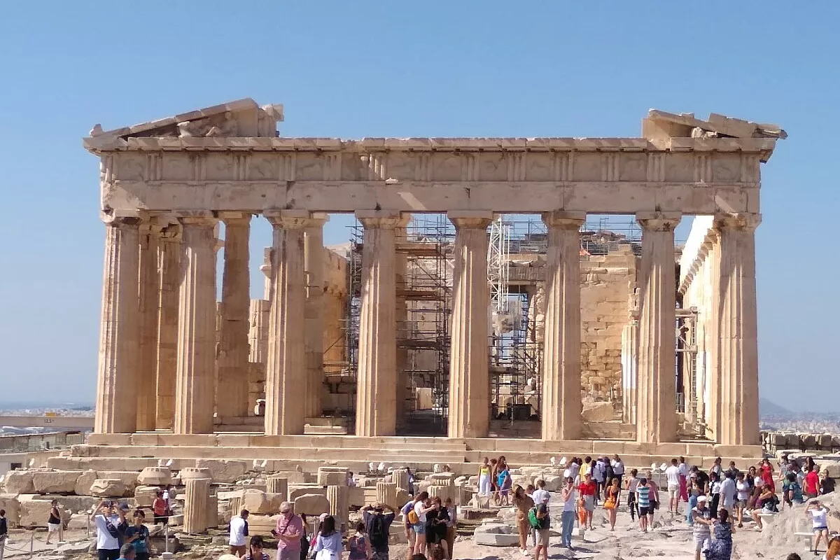 Arrivo ad Atene: Leonida, le Termopili e il Partenone