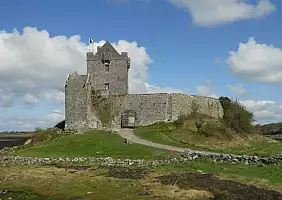 turistipercaso cliff-of-moher-panorama-c56ym