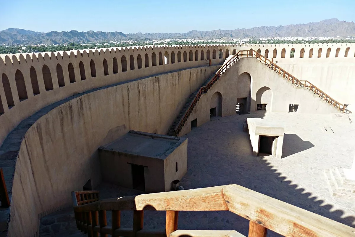 L'interno della torre circolare - Fortezza di Nizwa