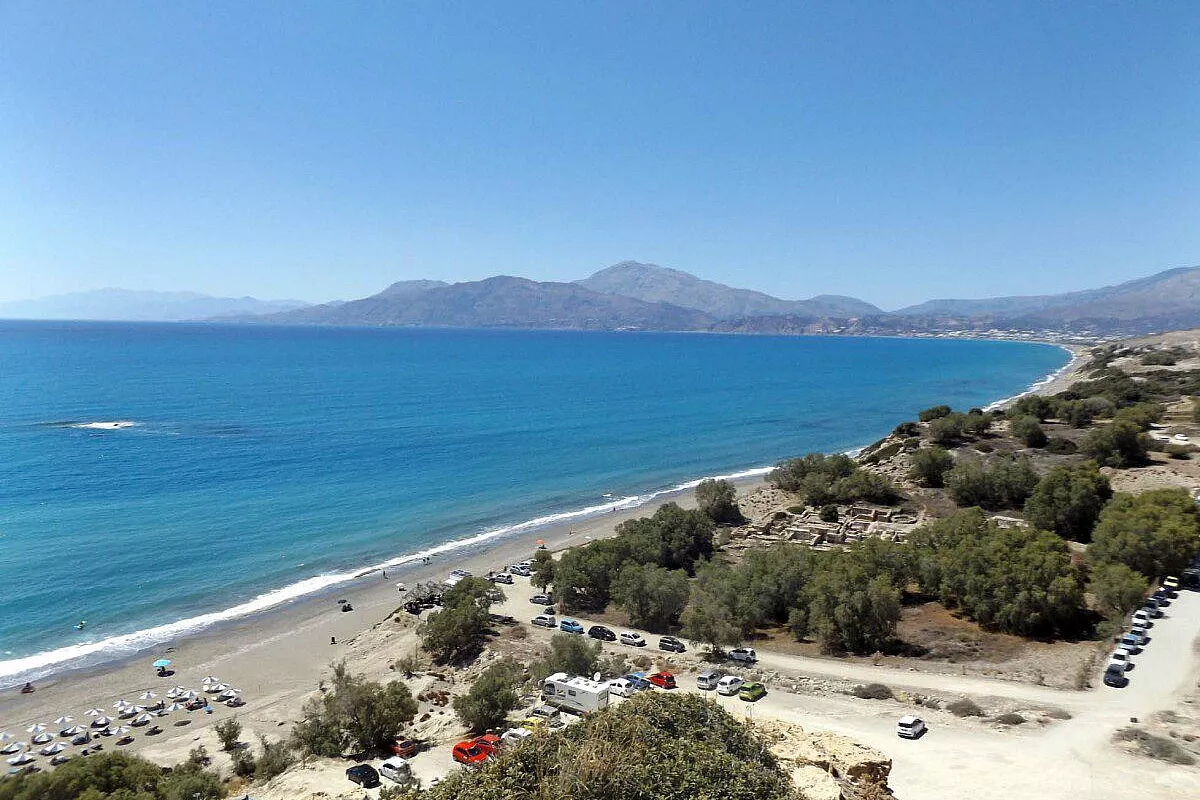 La spiaggia di Komos, nei pressi di Matala