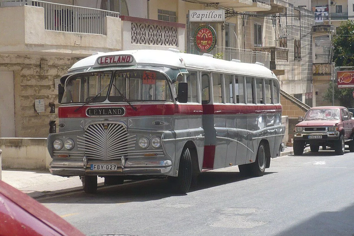 un vecchio bus tipico