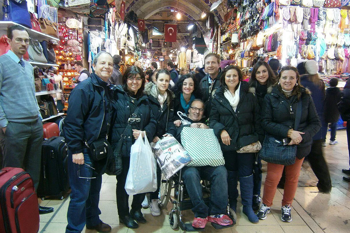 La comitiva al Gran Bazar