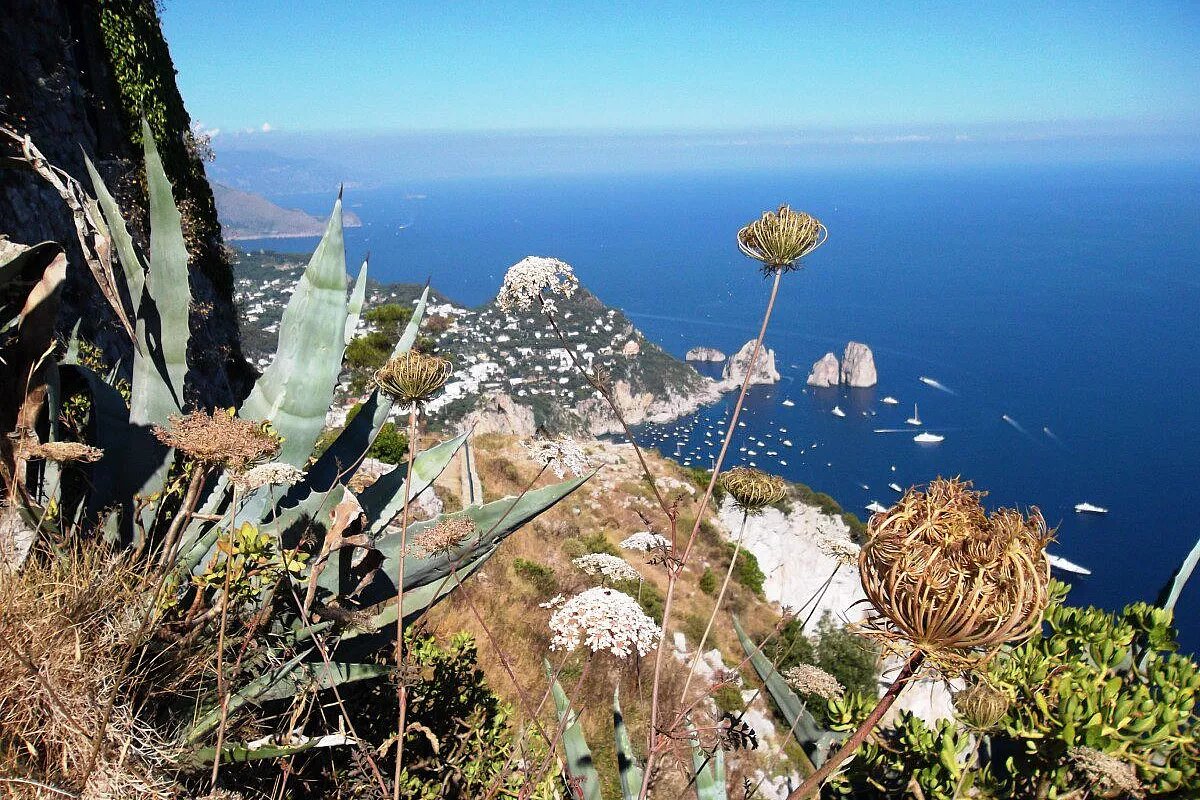 I faraglioni visti dalla cima del Monte Solaro