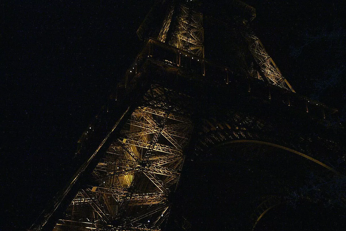 LA TOUR EIFFEL